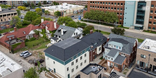 Foto del edificio - 240 Mack Ave