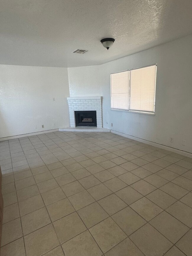 Foto del edificio - 6987 Mendon Ln