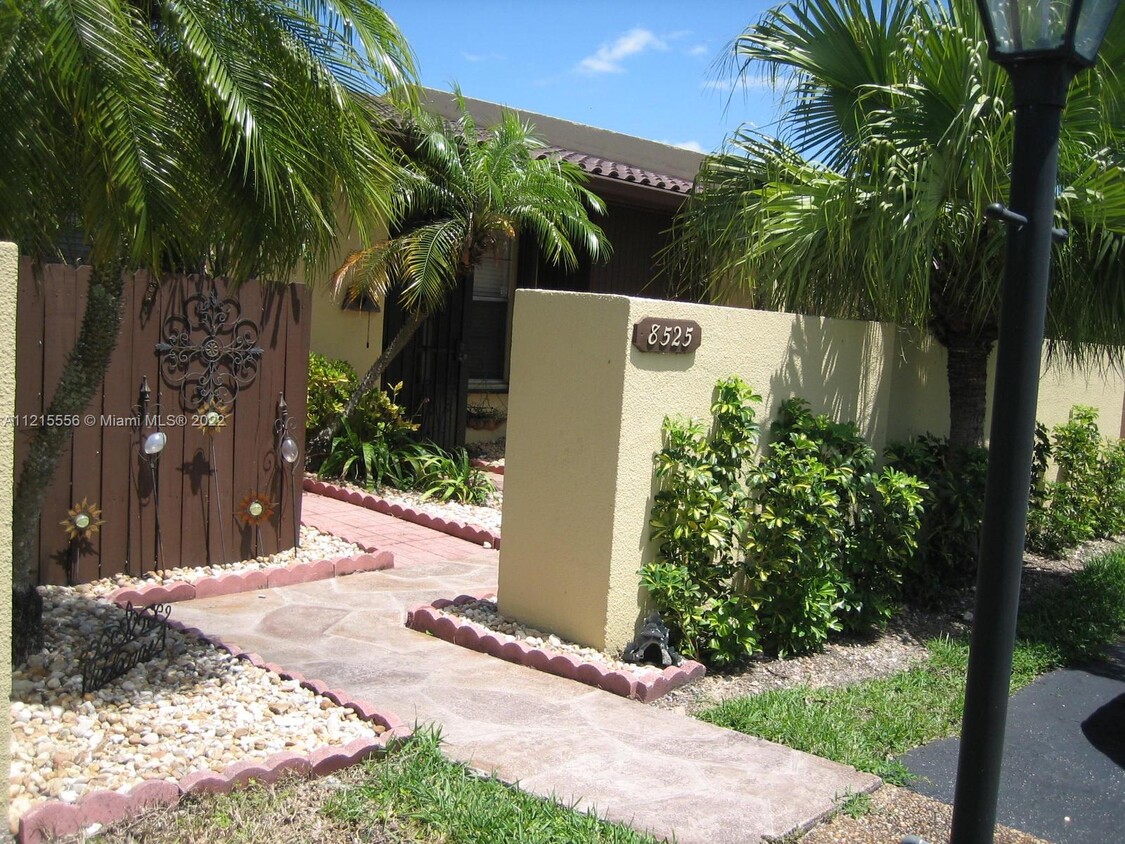 Primary Photo - 8525 SW 148th Pl