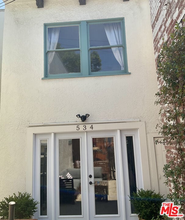 Primary Photo - 534 W 10th St