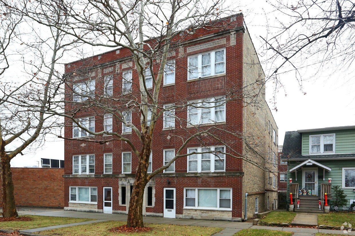 Building Photo - 6218 N Nordica Ave
