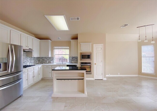 Building Photo - 3224 Heatherbrook Dr