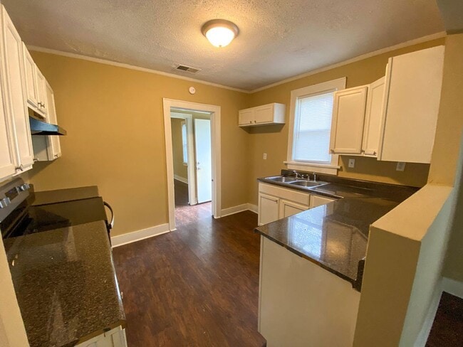 Foto del edificio - 3 bed, 2 bath near Highland and Spottswood