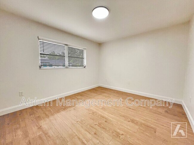 Foto del edificio - 615 Lakeview St