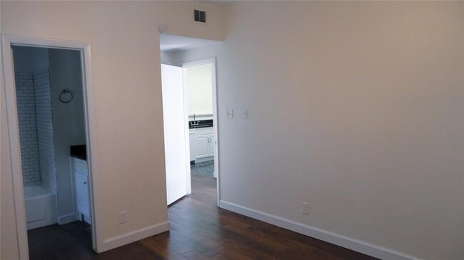 Building Photo - 2216 San Gabriel St