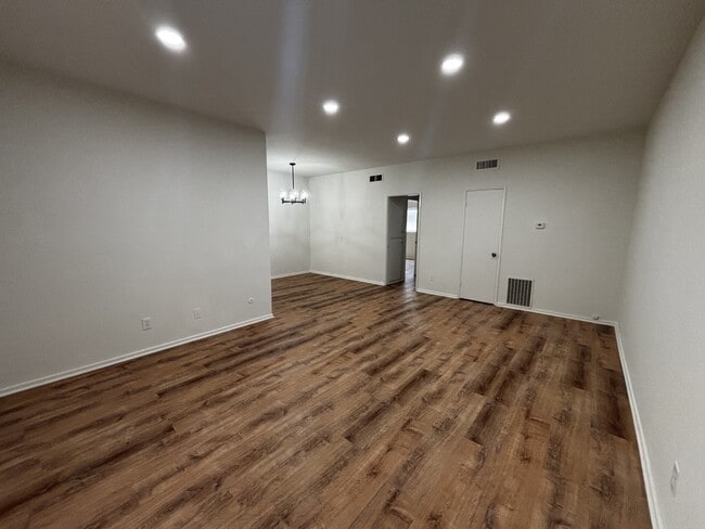 Building Photo - 321 E Dryden St