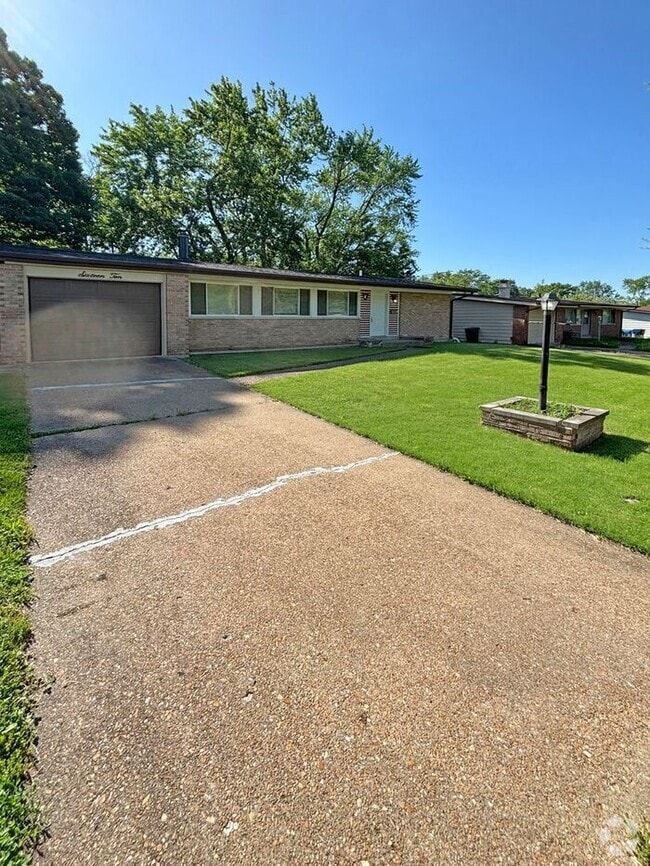 Building Photo - 1610 Gallant Fox Dr