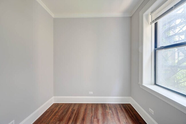 Foto del edificio - 818 W Lakeside Pl