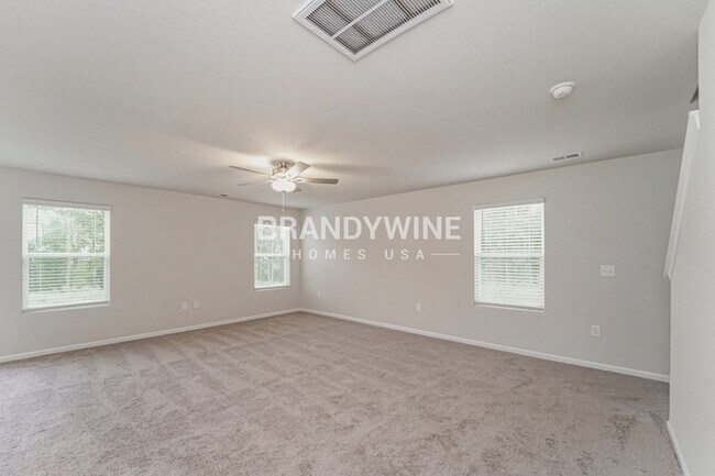 Building Photo - NEW Lower Rental Rate Leasing Special: Mar...