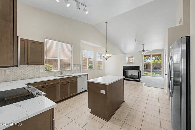 Building Photo - 4545 E Rowel Rd