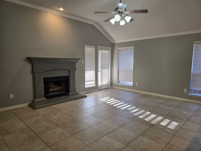 Foto del edificio - Adorable 4/2/2 with Fireplace
