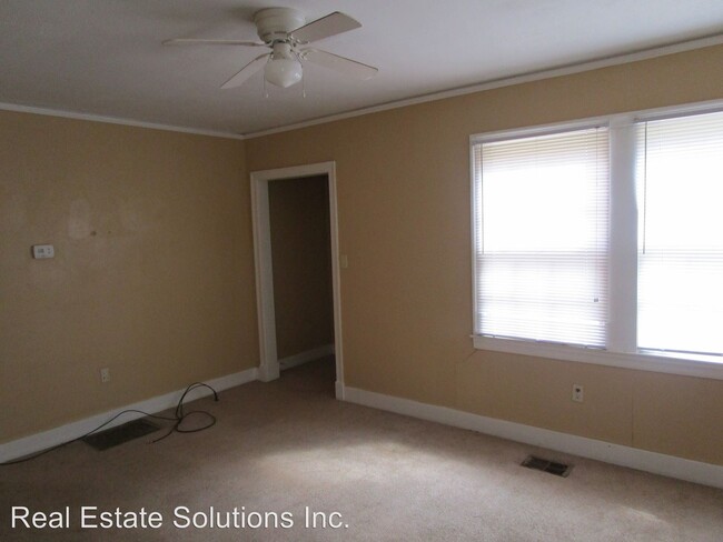 Building Photo - 3 br, 1 bath House - 132 S. Sunset Terrace