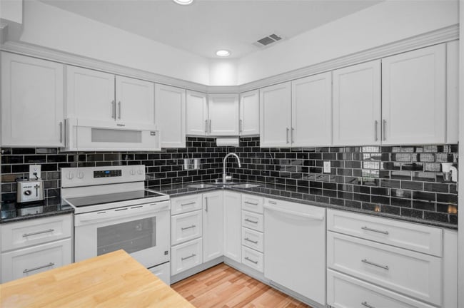 Foto del edificio - 2017 Santiago Way S