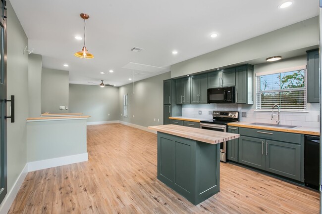 Foto del edificio - 3 Bedroom Townhome in West Baton Rouge