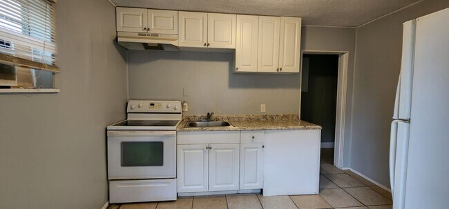 Foto del edificio - Upstairs Studio Apartment