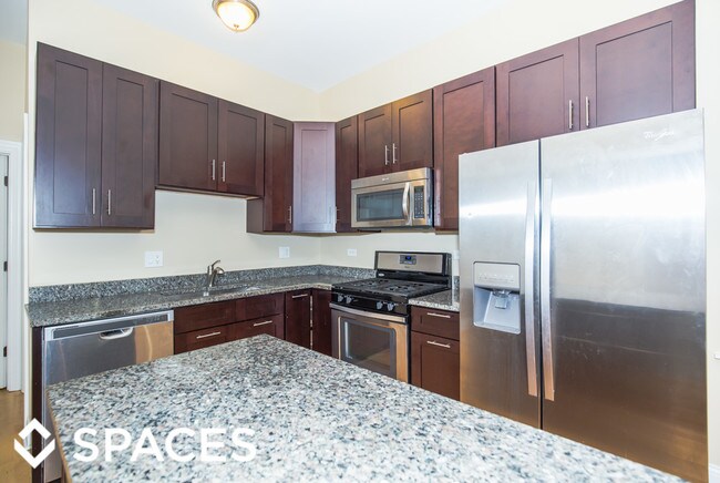 Foto del edificio - 2144 W Potomac Ave