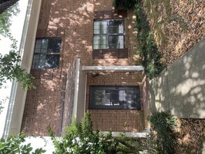 Building Photo - 950 Jefferson Dr