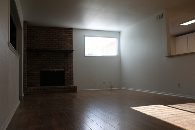 Building Photo - 3 Bedroom 2 Bath plus bonus room in ideal ...