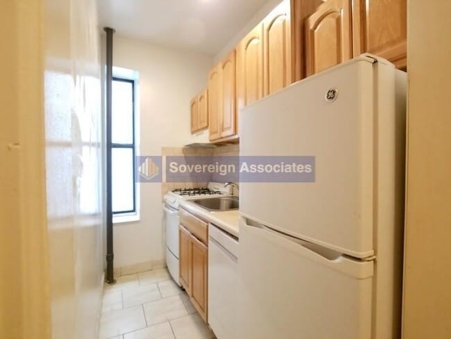 Building Photo - 610 W 150th St