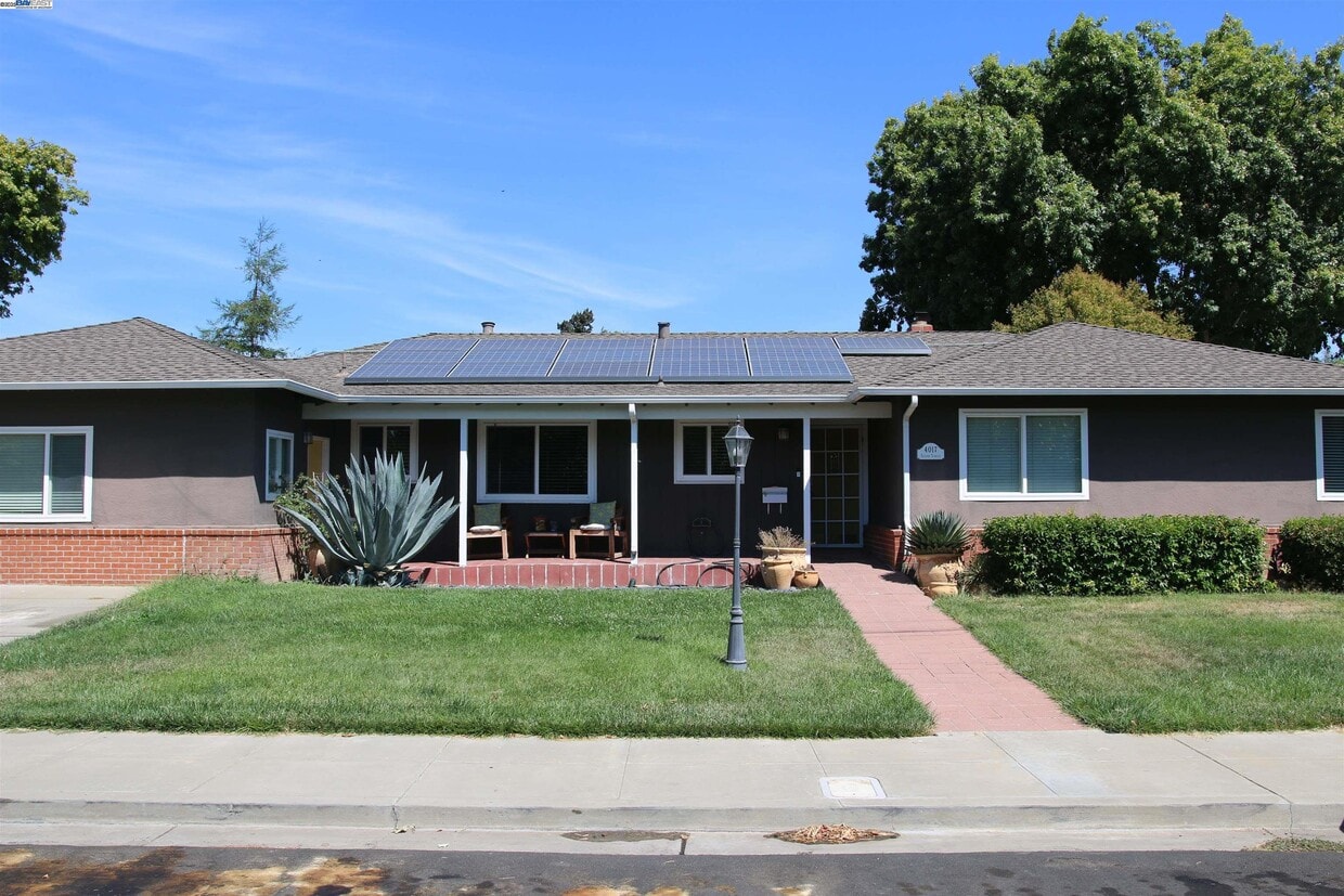 Primary Photo - 4017 Silver St