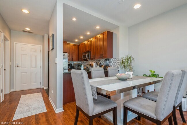 Foto del edificio - 657 W Fulton St