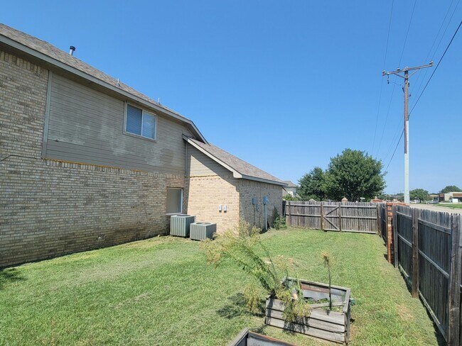 Foto del edificio - 1229 Tralee Ln