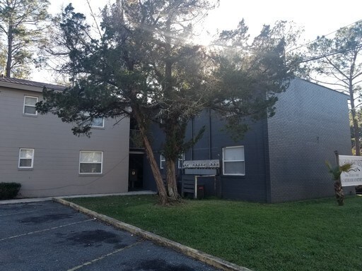 Building Photo - Renovated Kingsbury Apartment