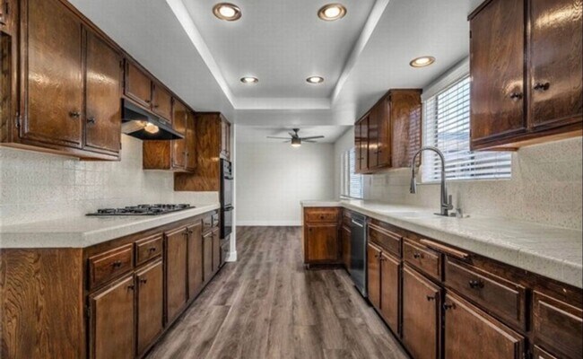 Foto del edificio - 665 W 21st St