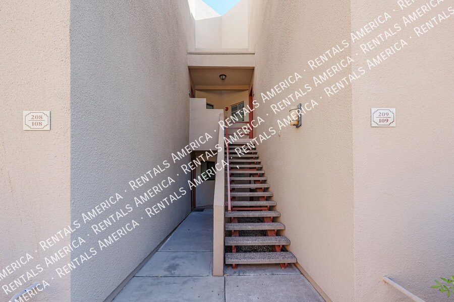 Primary Photo - 4850 E Desert Cove Ave