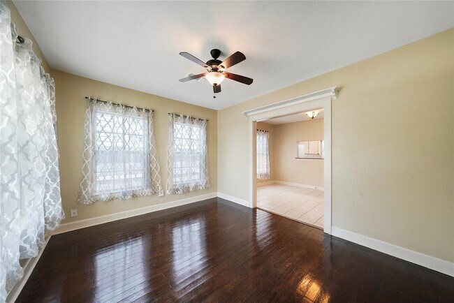Foto del edificio - 1007 E 25th St