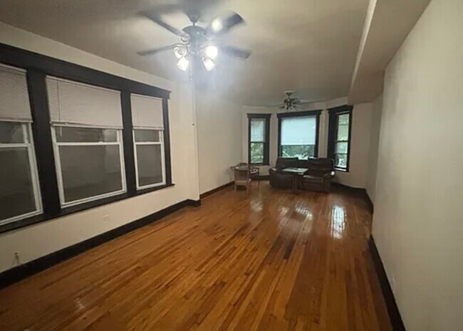 Foto del edificio - 5835 N Winthrop Ave