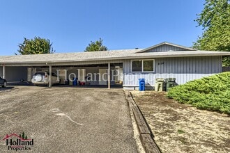 Building Photo - 2724 N Barlow Ct