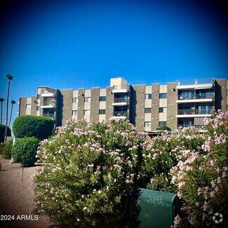 Building Photo - 425 S Parkcrest