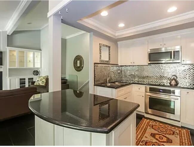 Building Photo - 1401 Palisades Dr