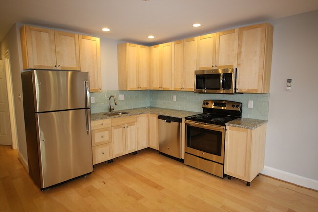 Building Photo - Updated 1BR/1Ba - East Capitol Hill
