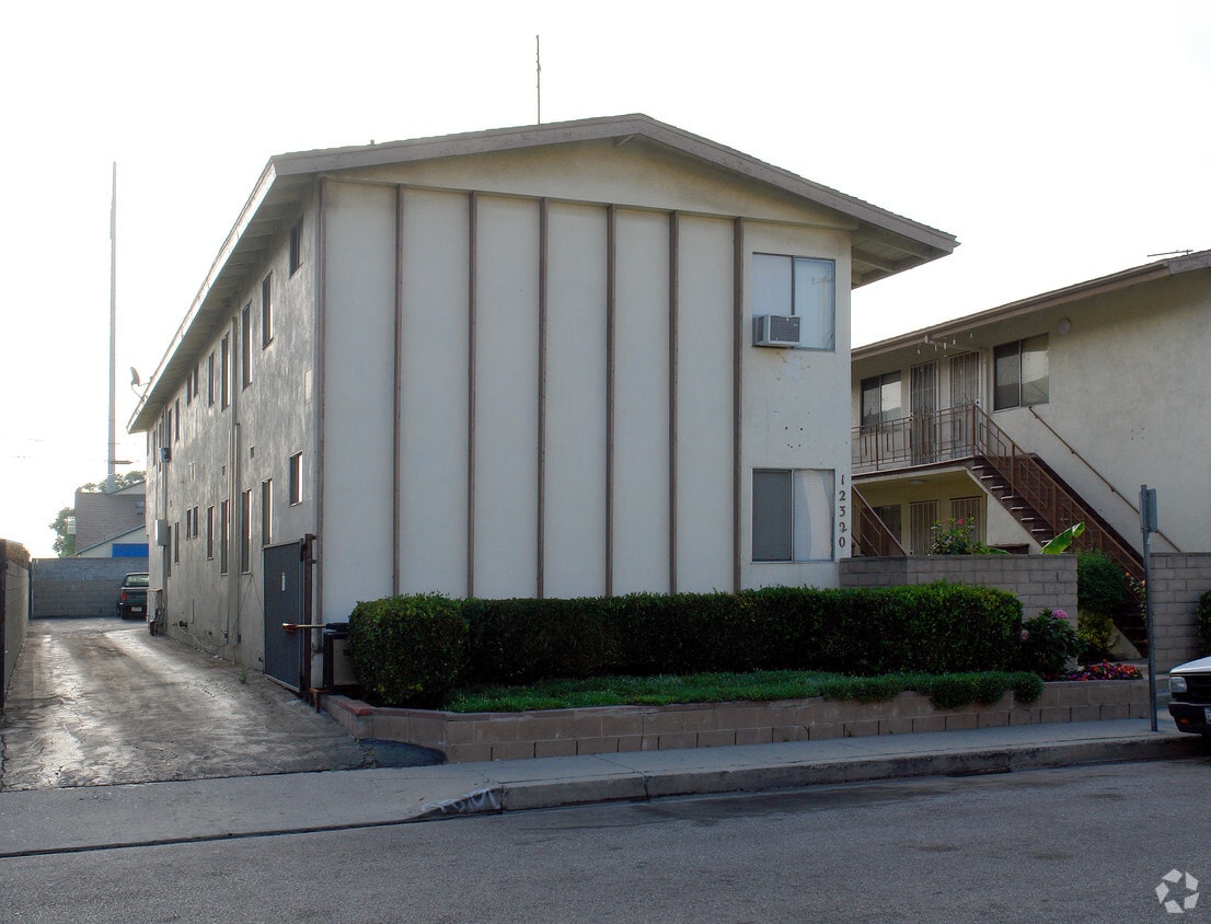 Foto del edificio - 12320-12330 Gale Ave