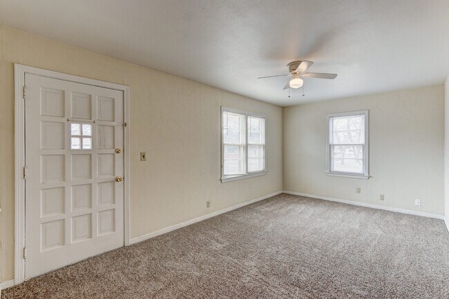 Building Photo - Bethany 2 Bedroom