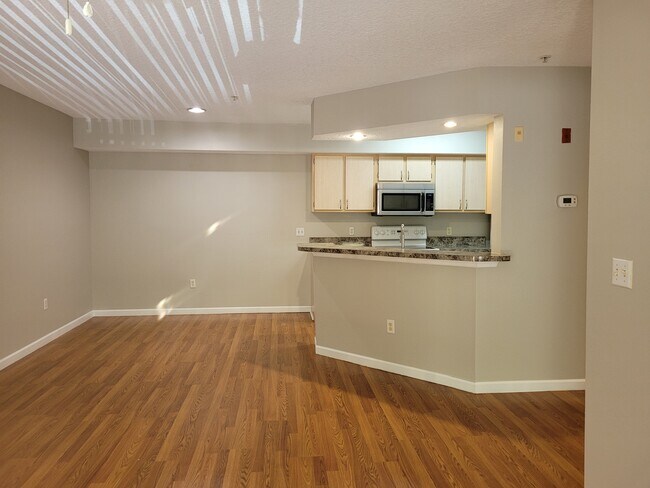 Foto del edificio - 814 Crest Pines Dr