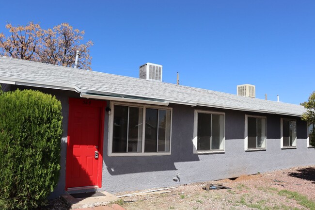 Building Photo - 3 bedroom Duplex