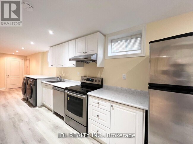 Building Photo - 23 Toporowski Ave