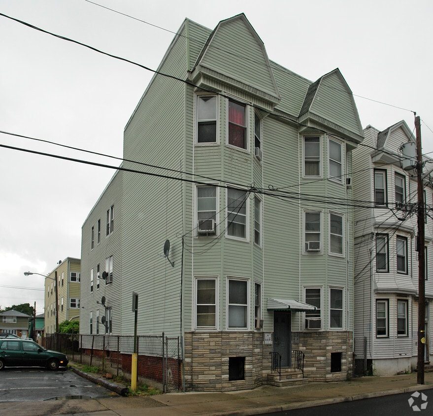 16 Franklin Ave, Harrison, NJ 07029 Apartments in Harrison, NJ