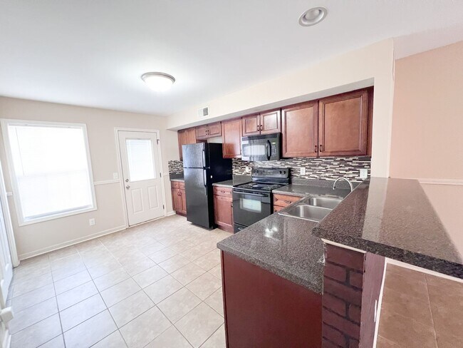 Foto del edificio - 2 Bedroom 1.5 Bath Townhome