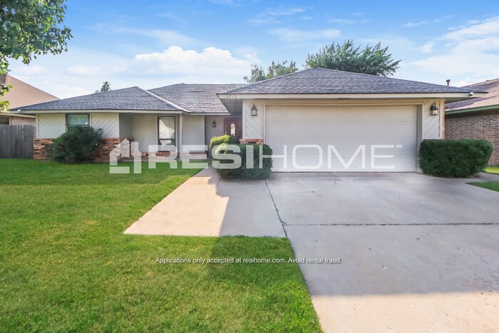 Primary Photo - 3713 Summerwind Ave