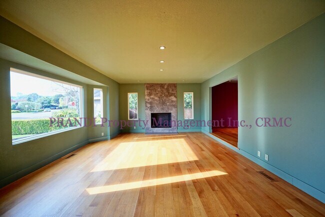 Building Photo - Sleek, Expansive, Designer Home with Priva...