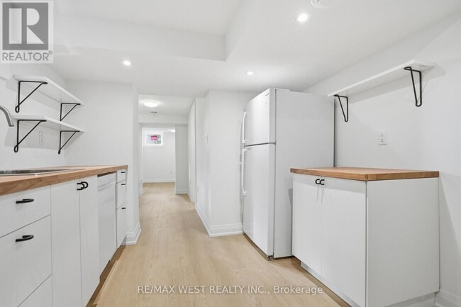 Building Photo - 85 Allanbrooke Dr