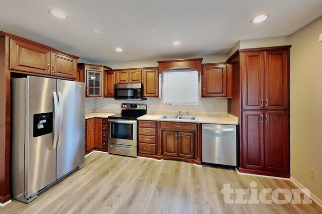 Building Photo - 7629 Mansfield Way