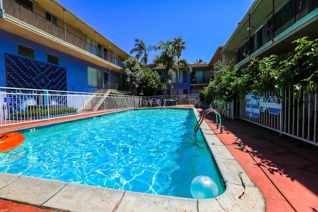 The Garden Apartments Apartments in Los Angeles, CA