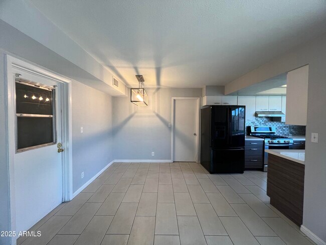 Building Photo - 7229 N 41st Dr