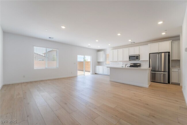 Foto del edificio - 105 Cameron Chase Ave