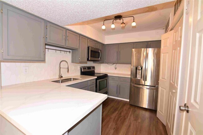 Foto del edificio - 10555 Turtlewood Ct